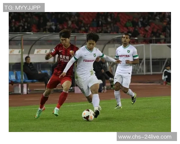 杭州绿城足球队奋勇拼搏力争佳绩展现青春风采与团队精神 杭州绿城足球队奋勇拼搏力争佳绩展现青春风采与团队精神